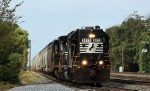 NS 5079 leads train P10 down the lead